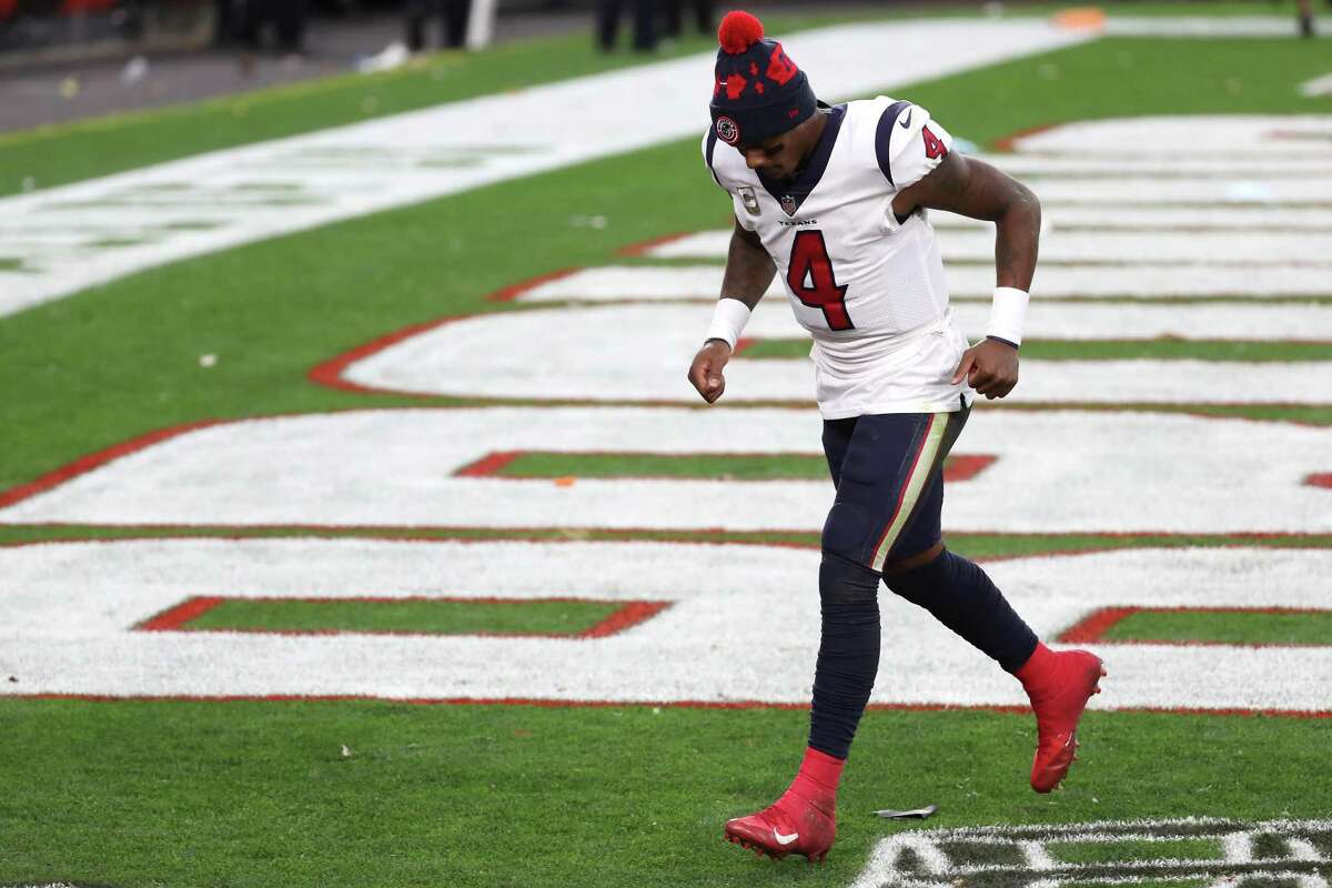 Houston Texans quarterback Deshaun Watson jogs off the field after the Texans 10-7 loss to the Cleveland Browns at FirstEnergy Stadium Sunday, Nov. 15, 2020, in Cleveland.