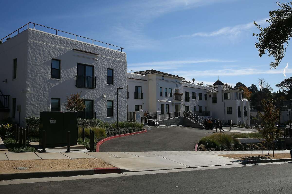 How do you get a luxury apartment in Oakland for 350 a month? a