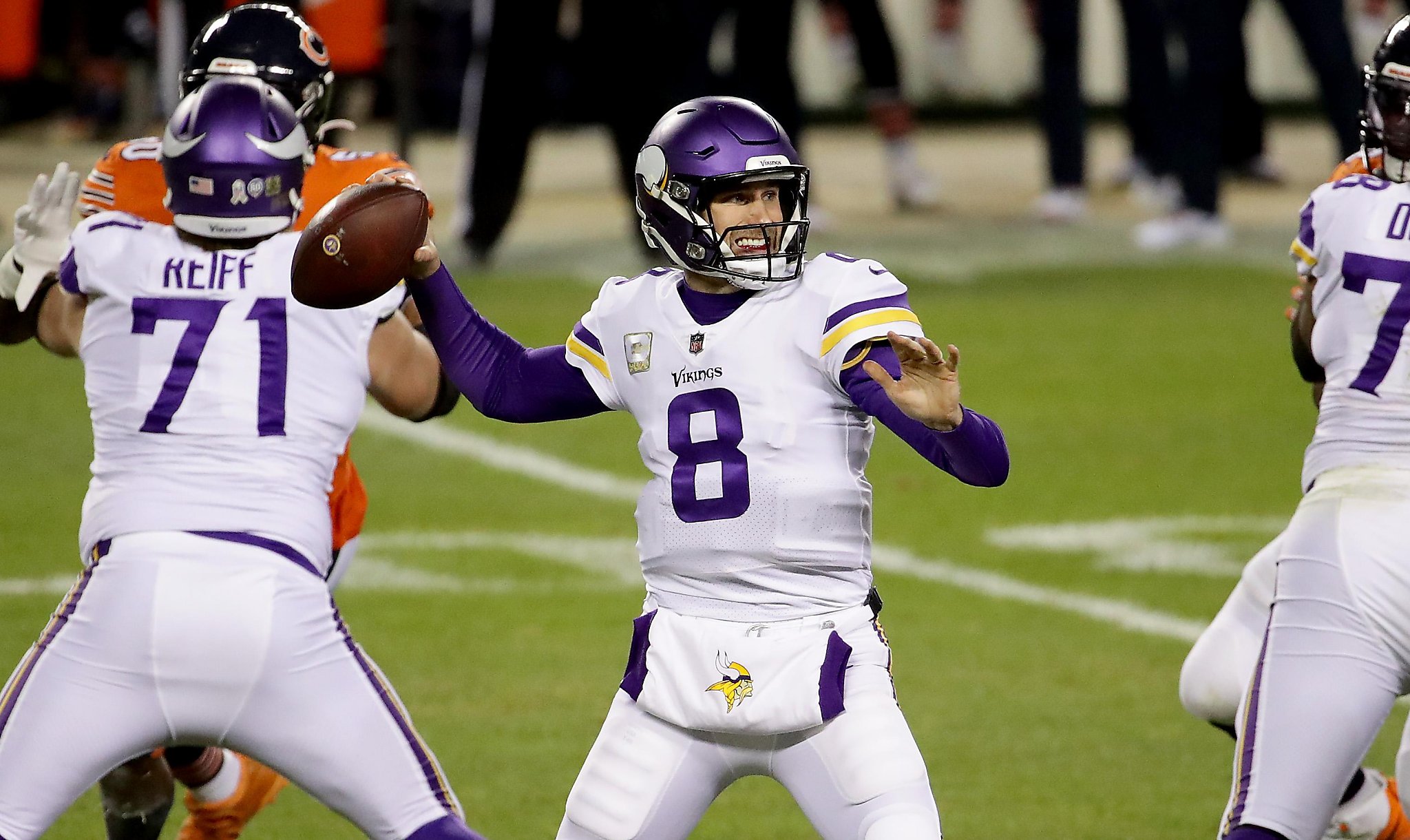 Kirk Cousins throws for two touchdowns as Vikings beat Bears - Los