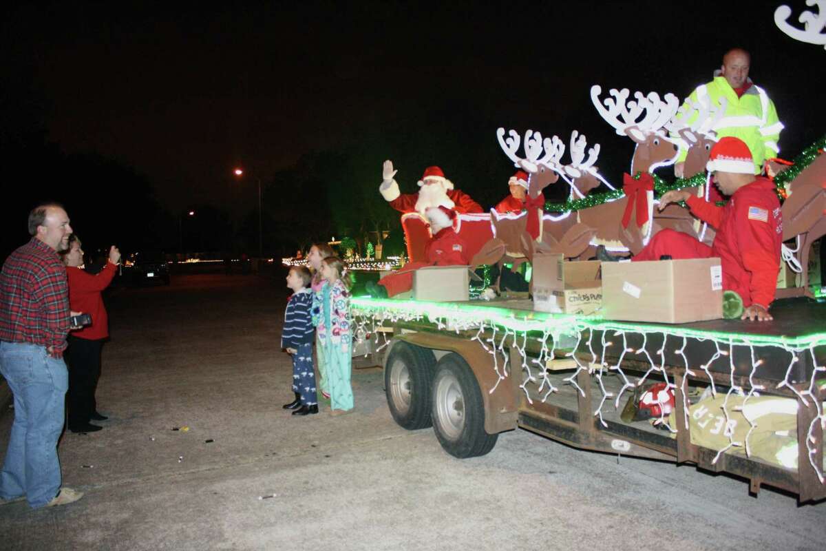 Pandemic won’t stop this Deer Park Santa tradition