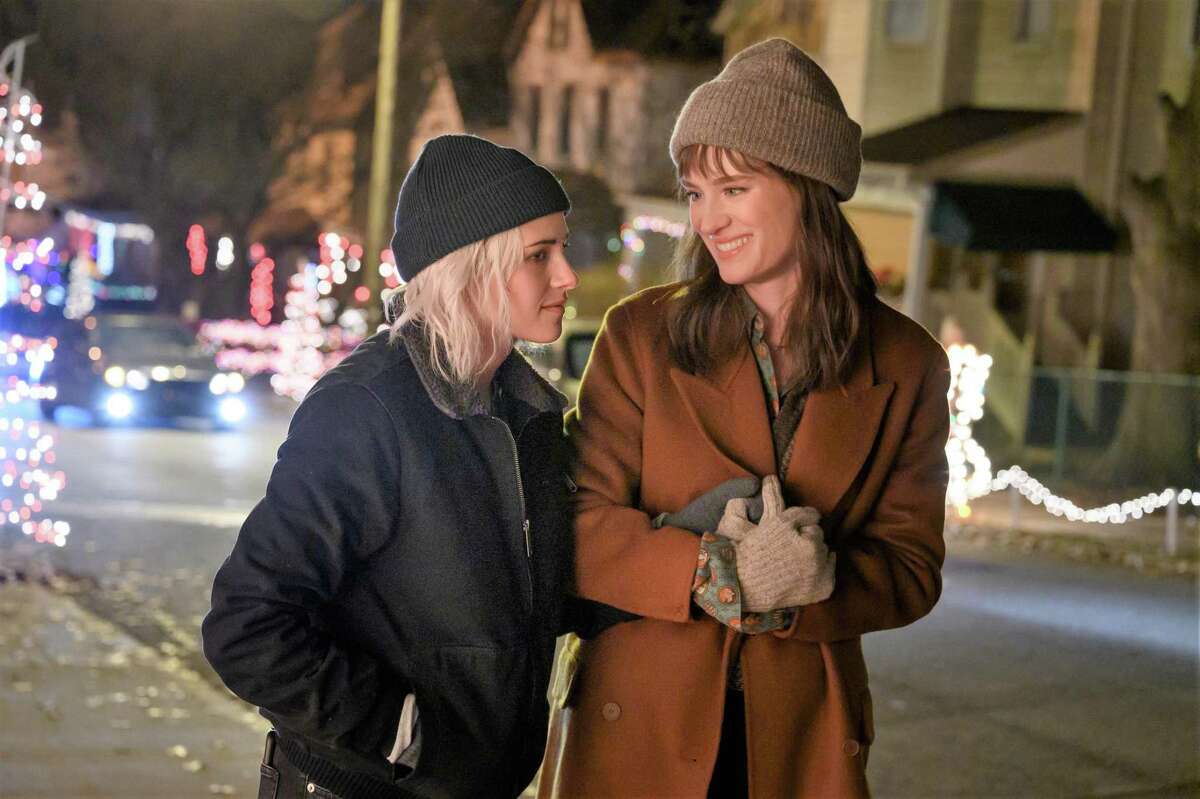 Kristen Stewart and Mackenzie Davis play a gay couple in trouble during the holidays in Hulu's family comedy 'Happiest Season.'