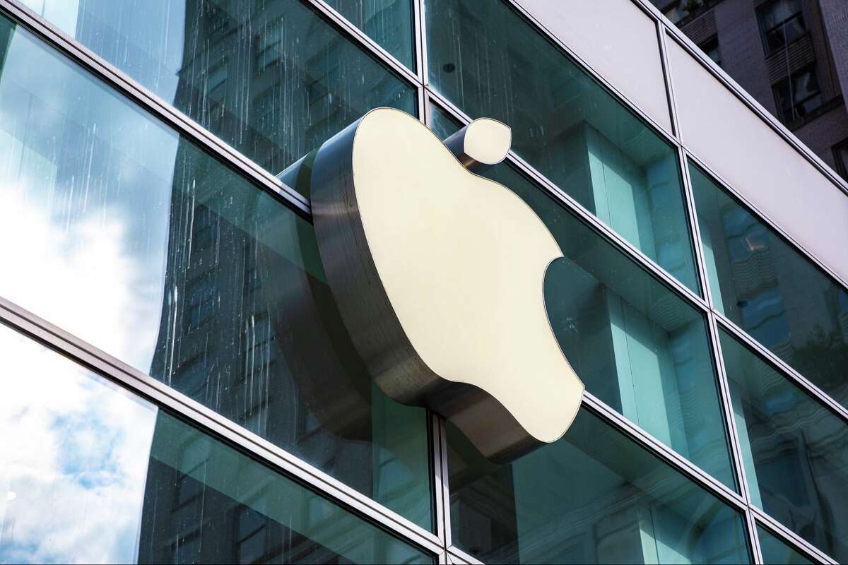 Apple Truck Carrying More Than $6 Million in Products on England Motorway