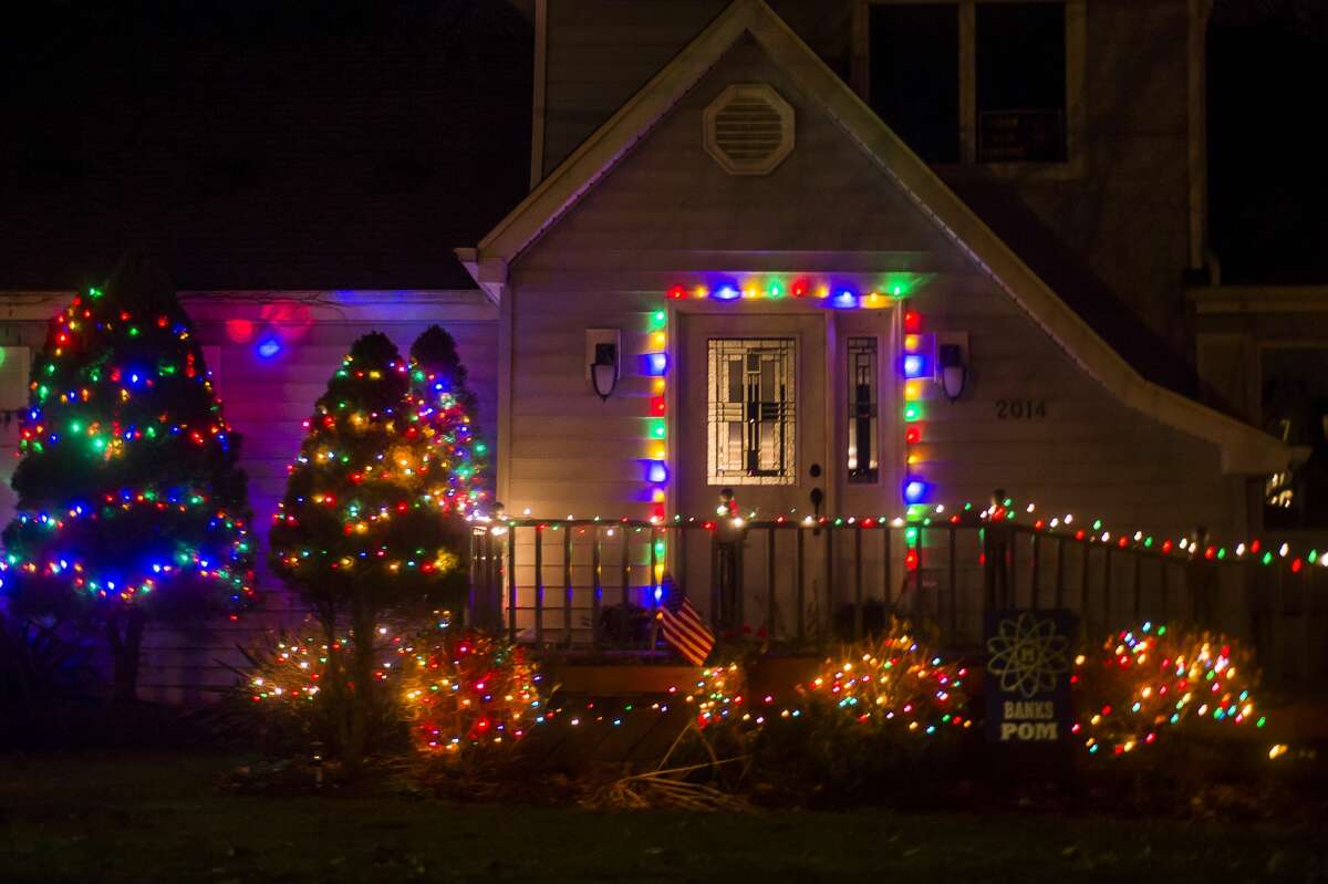 Midland residents celebrate the holiday season with festive lights Tuesday, Nov. 17, 2020. (Katy Kildee/kkildee@mdn.net)