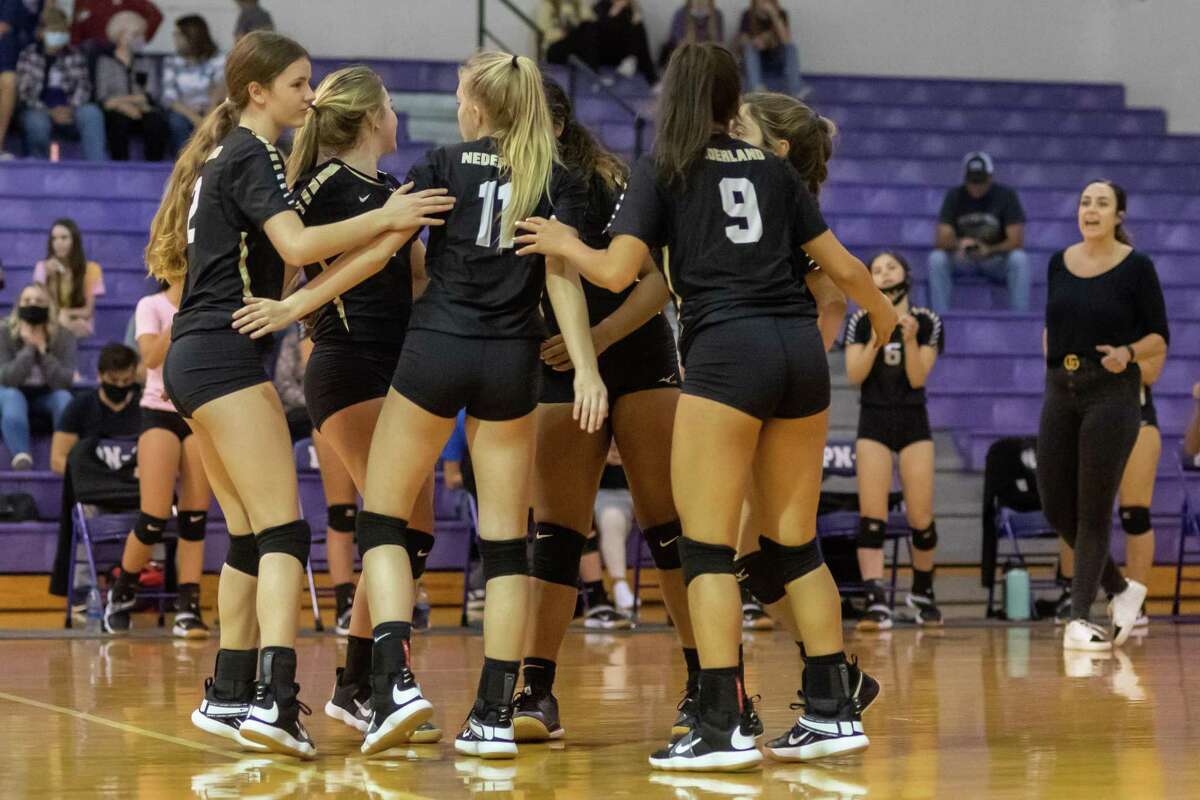 Nederland and Port Neches-Groves volleyball squared off in a Mid-County Match-up on Tuesday night. Photo made on November 10, 2020. Fran Ruchalski/The Enterprise