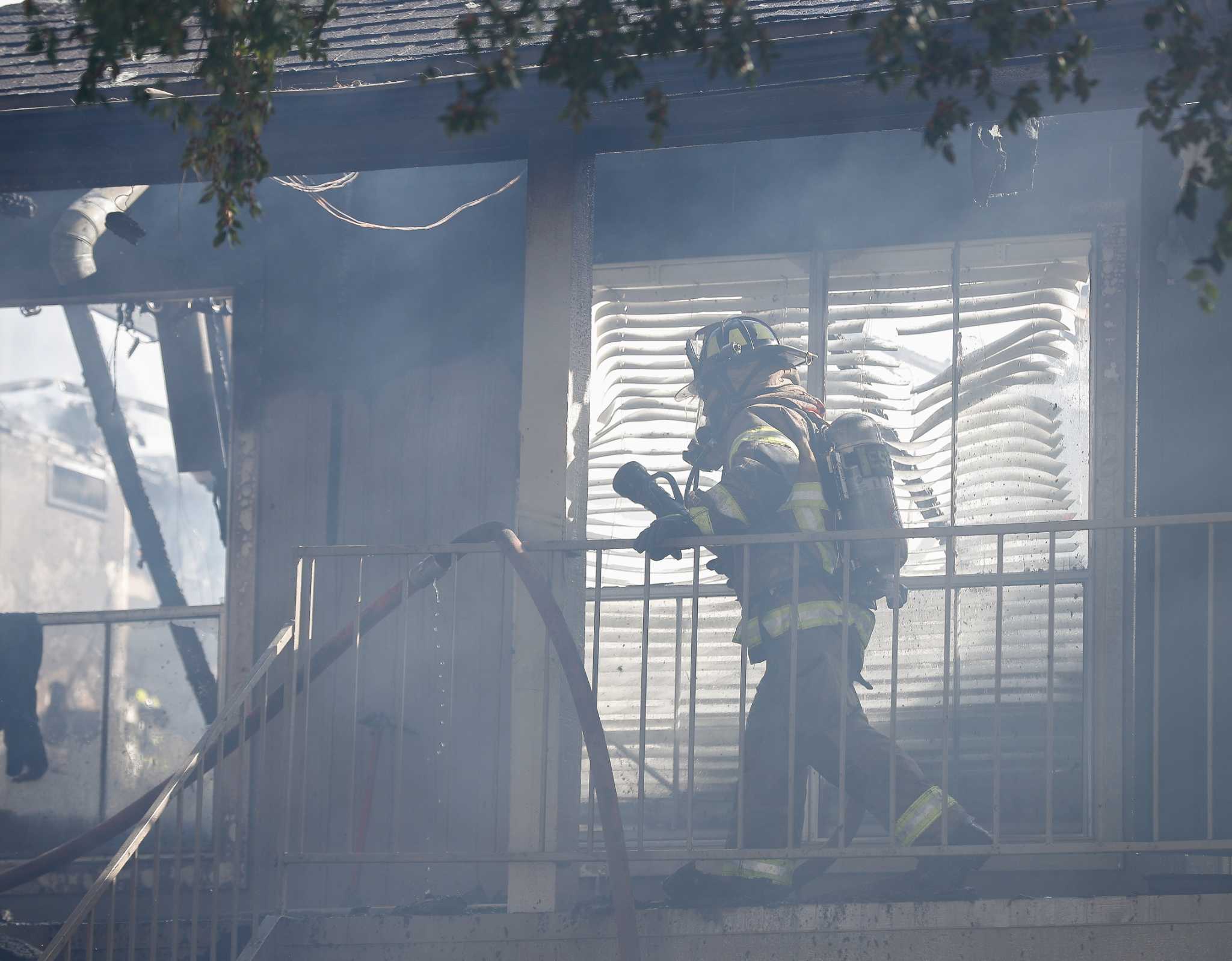 15 families displaced in SE Houston apartment fire