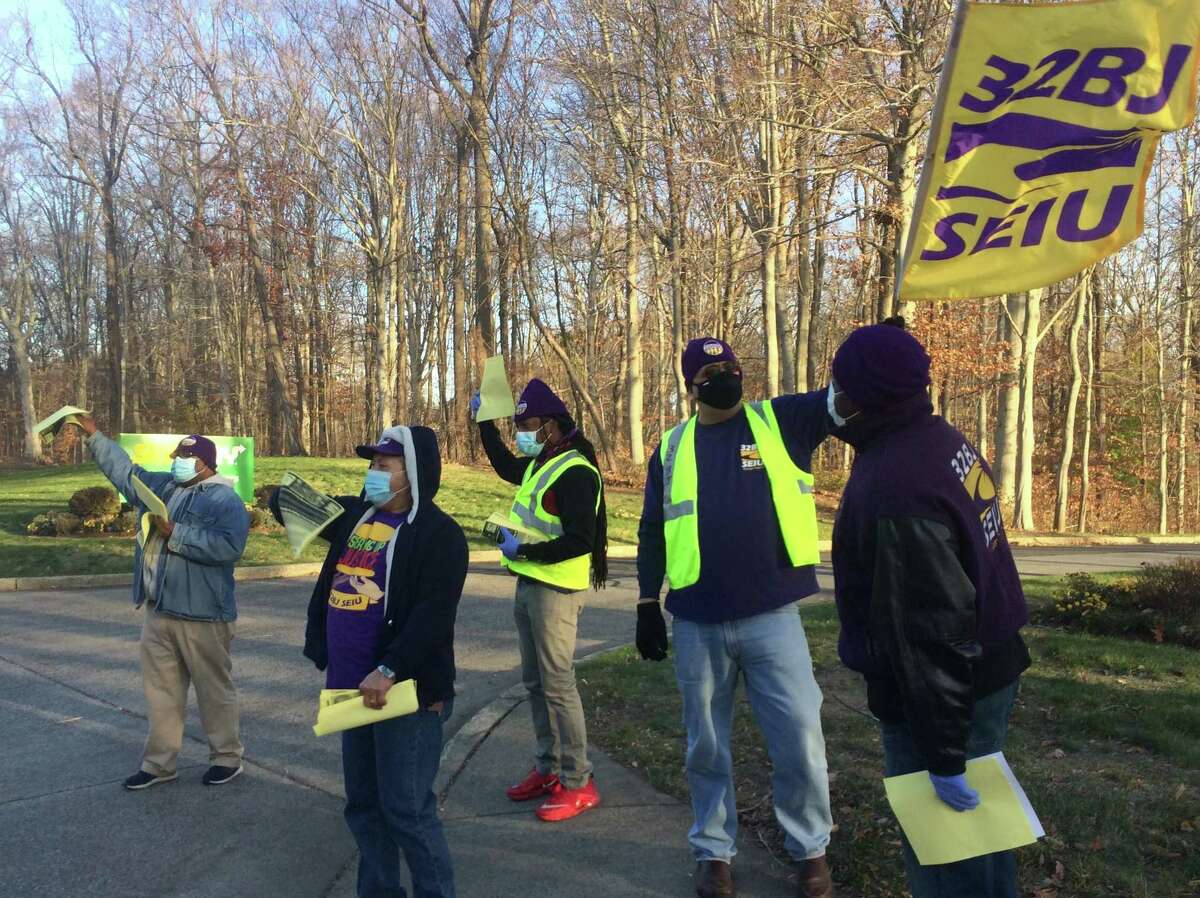 wage-protest-targets-subway-s-milford-hq