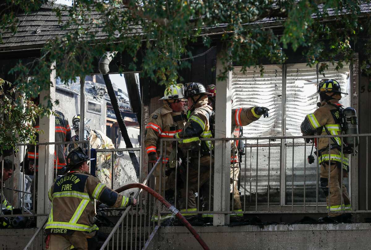 15 Families Displaced In SE Houston Apartment Fire