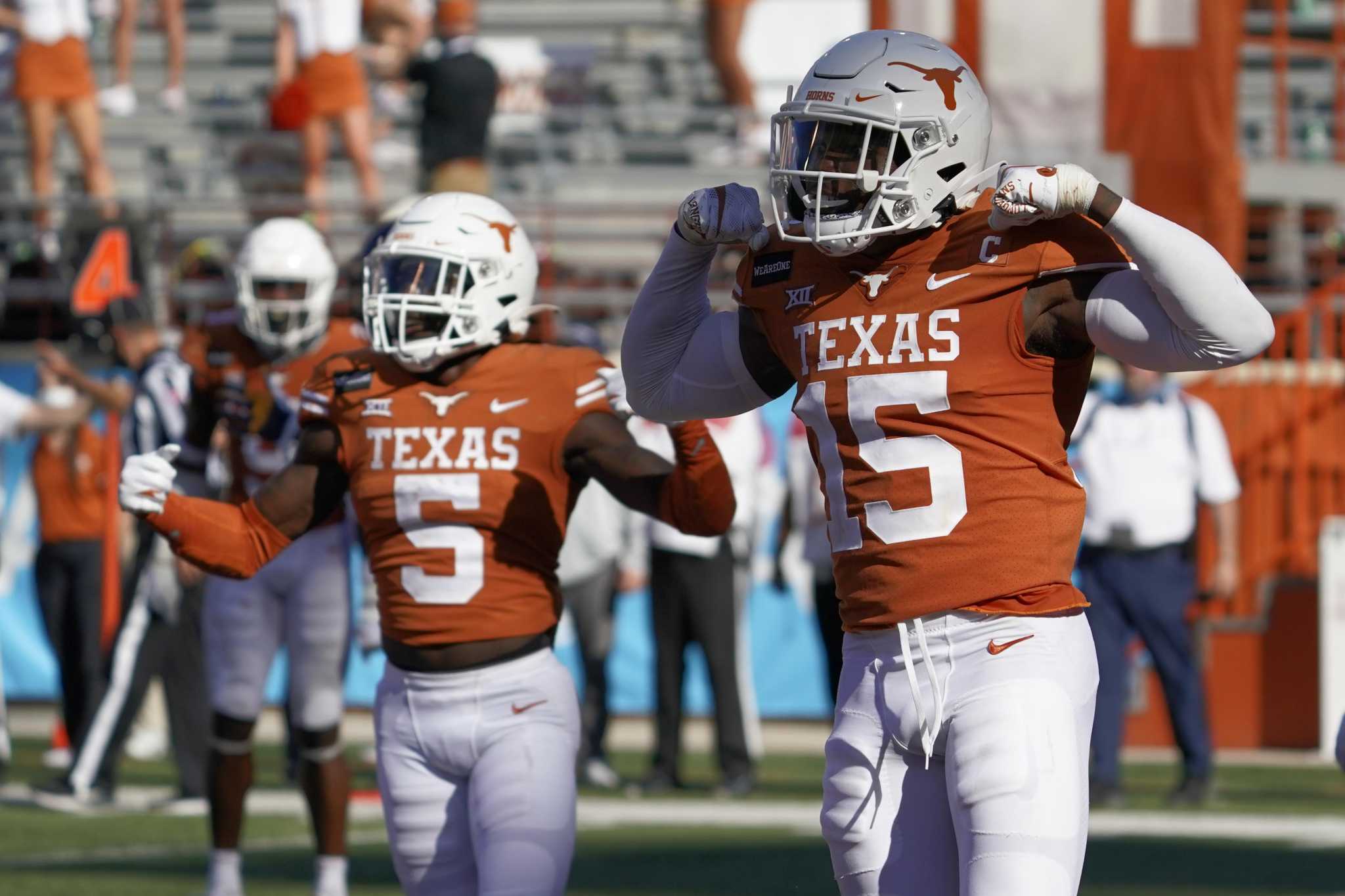 Offensive lineman Sam Cosmi announces return to Longhorns for junior season