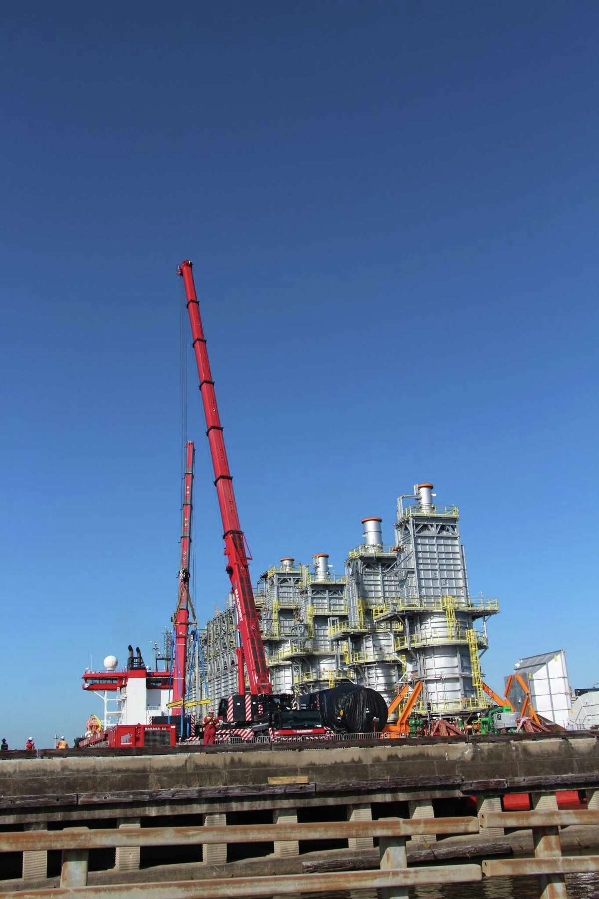 ExxonMobil moves expansion project equipment through Port of Beaumont