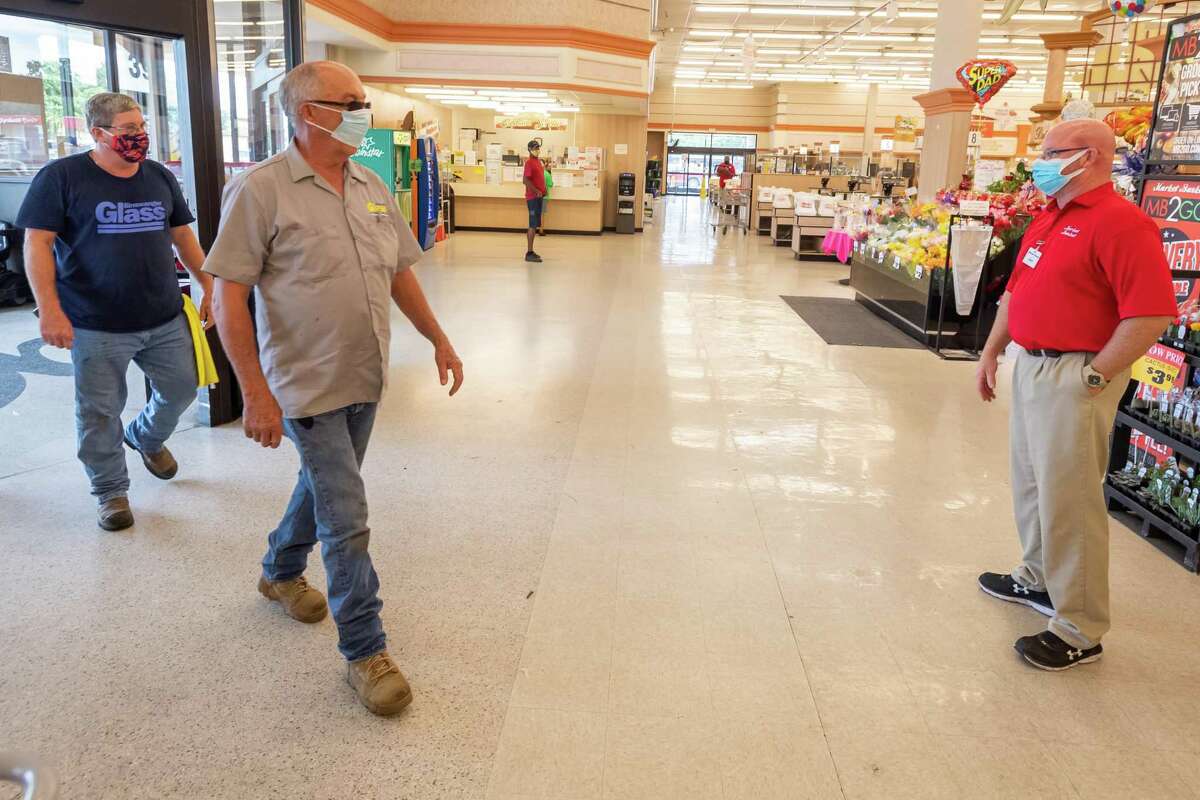 Store employee Gary Henry greets customers and reminds them the masks must be worn while in the store. The Market Basket Select at Twenty-third Street and Phelan Boulevard started requiring customers to wear masks when the store opened this morning. Some customers were not happy, but did comply with the rule. Photo made on June 24, 2020. Fran Ruchalski/The Enterprise