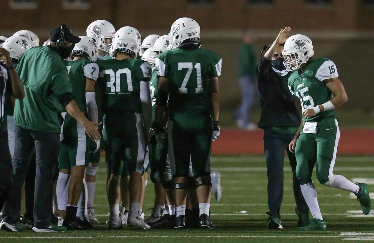 Football Kingwood Park defeats Sante Fe to keep playoff hopes alive