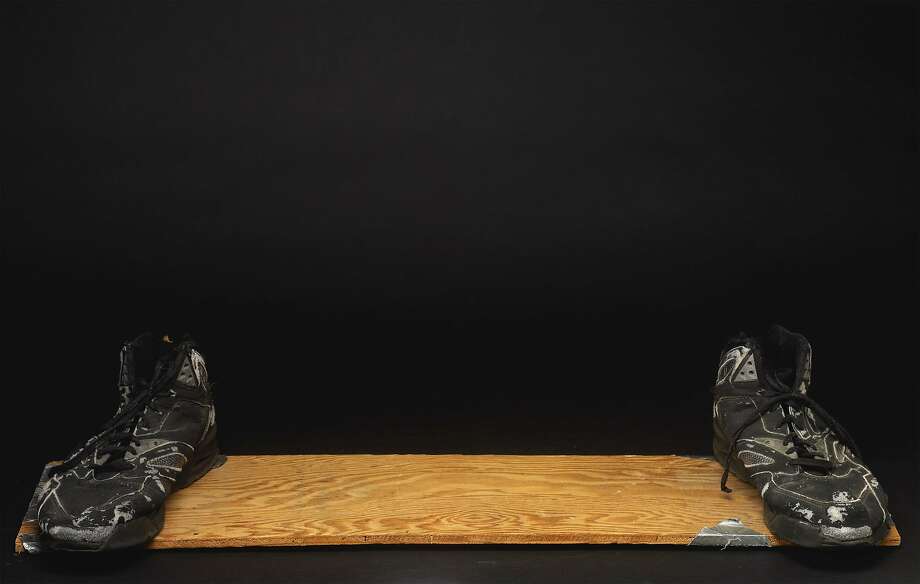 《玩具总动员》动画师附鞋一块板子,这样他们可以学习军人的动作场景在电影中。鞋,董事会现在保存在皮克斯存档。照片:皮克斯动画工作室