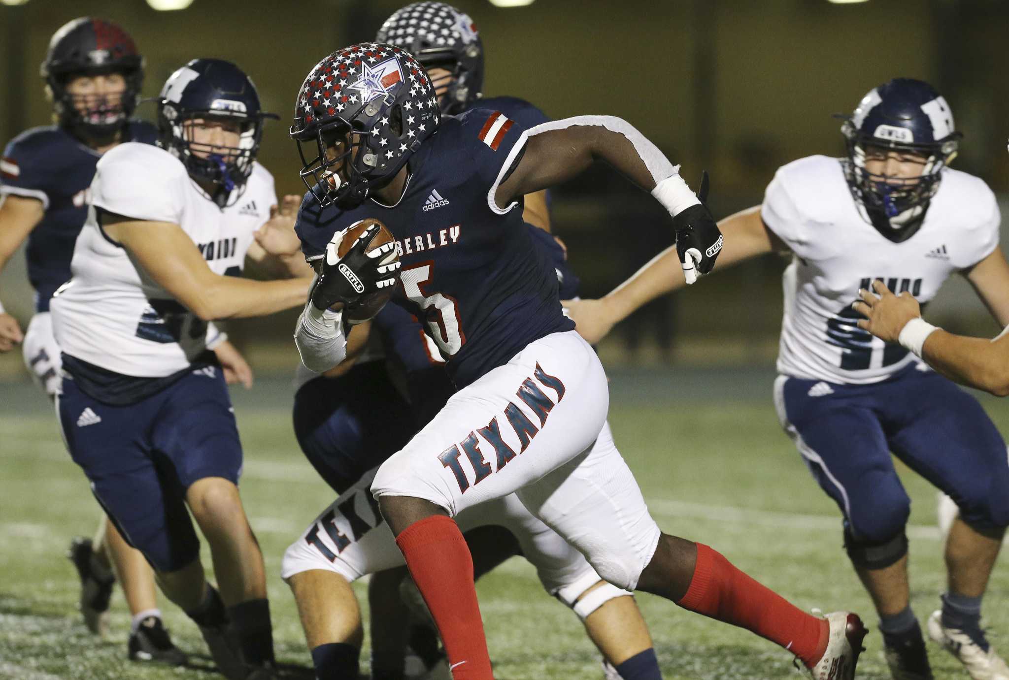 Wimberley dominant in playoff win over Hondo