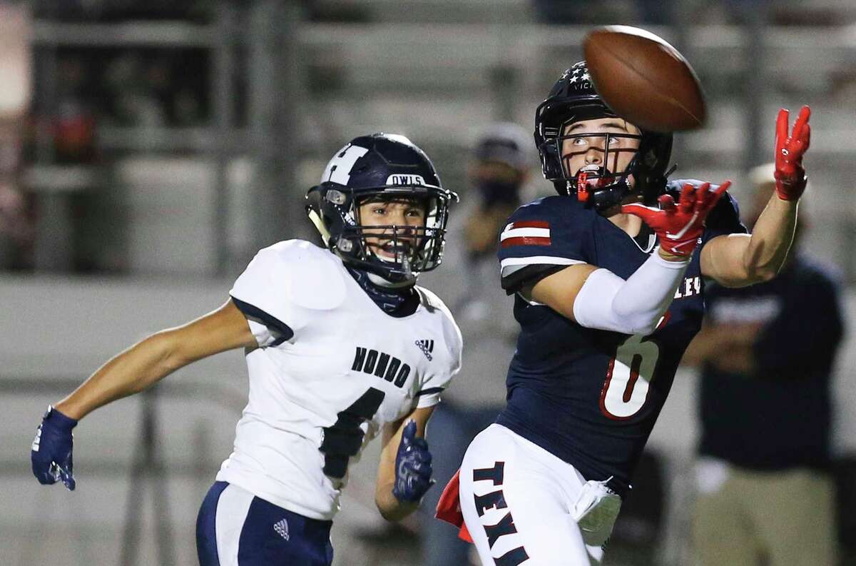 Wimberley dominant in playoff win over Hondo