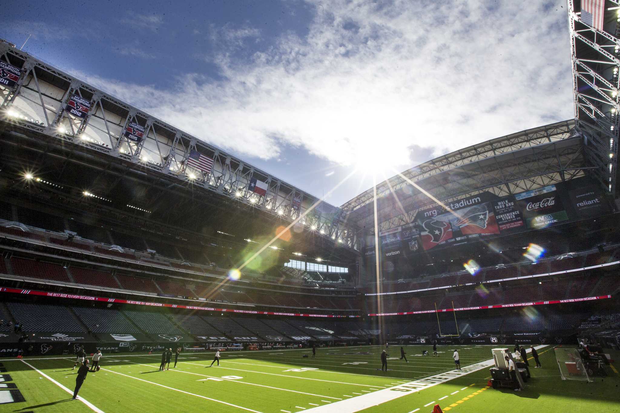 NRG Stadium roof open for Texans-Patriots