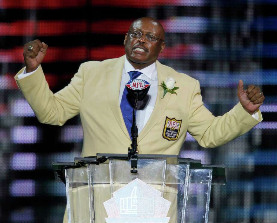 Former Denver Broncos player Floyd Little speaks during his enshrinement in the Pro Football Hall of Fame in Canton, Ohio, Saturday, Aug. 7, 2010. (AP Photo/Ron Schwane) Photo: Ron Schwane / AP / FR78273 AP