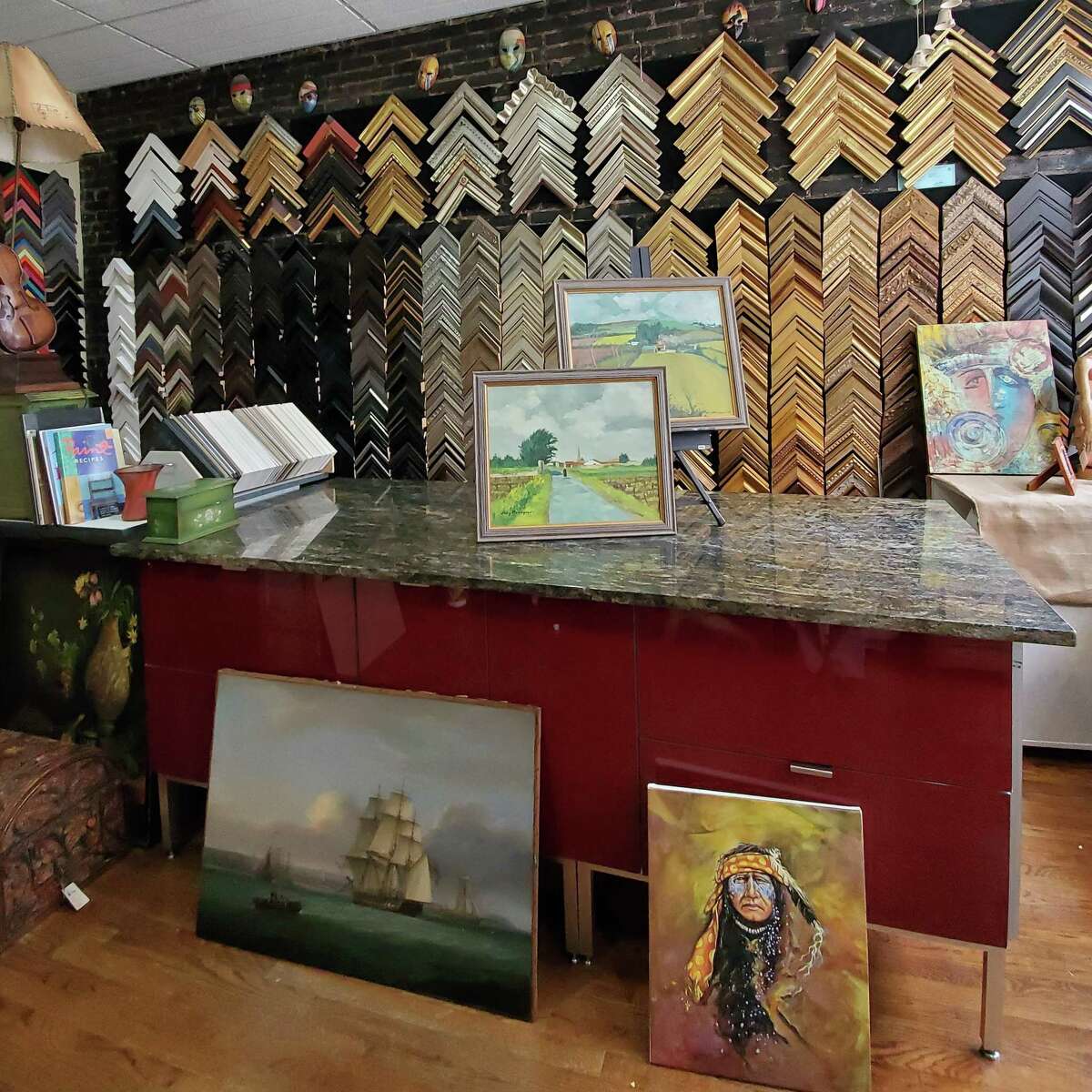 U and I Deco is located in Stamford. Pet Pantry Warehouse traces its roots to 1945 when two US servicemen bonded over a wartime pet adoption and later went into the pet supply business. The business' tradition of serving continues to this day and is at the core of its seven locations with four in Connecticut and three in New York.