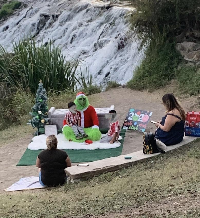 This Is Freaking Amazing Reddit User Captures Kid S Photoshoot With The Grinch At A Local Park