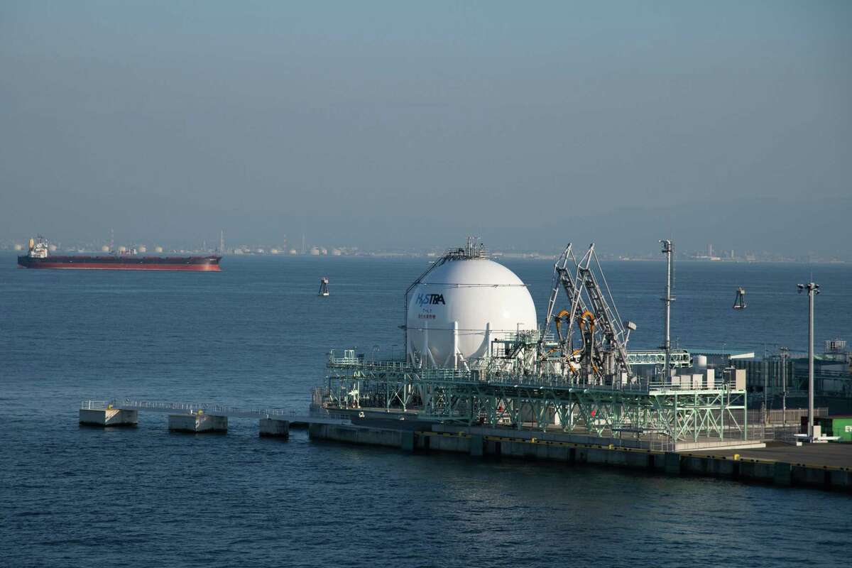 A hydrogen storage tank and loading system at the liquefied hydrogen receiving terminal on Kobe Airport Island in Kobe, Hyogo Prefecture, Japan, on Monday, Oct. 26, 2020. Japan will have to accelerate the closure of coal plants and ramp up renewable energy capacity over the next decade to meet Prime Minister Yoshihide Suga’s pledge to be emissions neutral in 30 years. Photographer: Akio Kon/Bloomberg