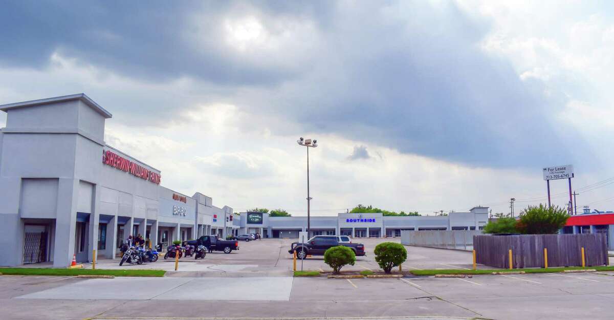 RMM Properties purchased the Centre South shopping center at 11030 Kingspoint Road in southeast Houston. NewQuest Properties brokered the sale.