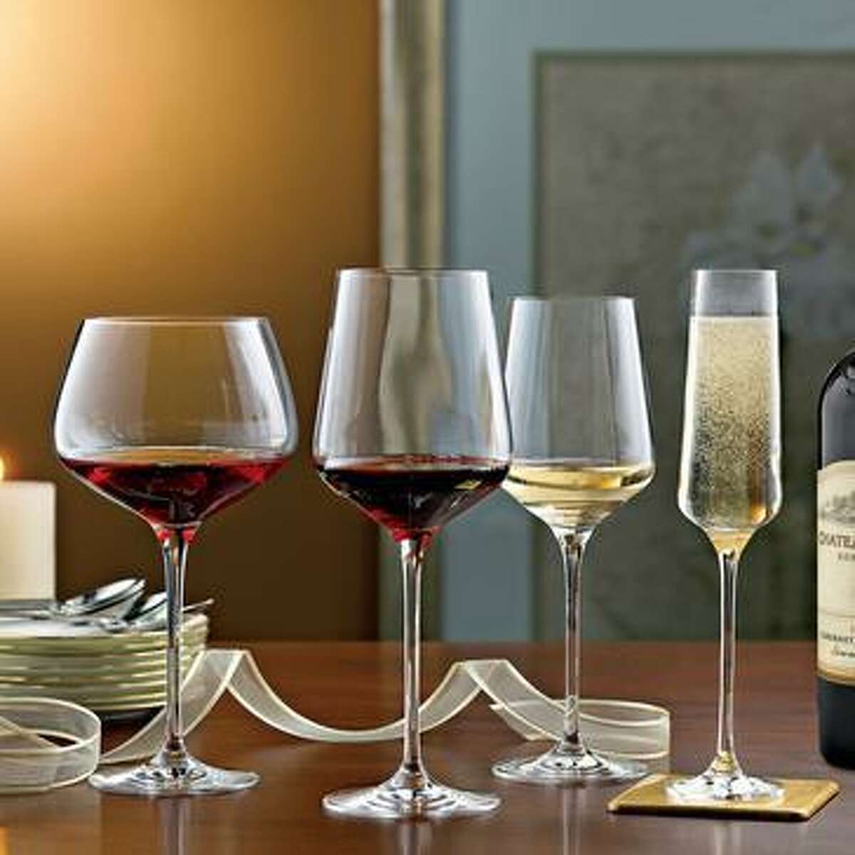 Enhance your wine lover’s enjoyment with a special Christmas present of specialized wine glasses for Chardonnay, Cabernet Sauvignon, Pinot Noir, sparkling wines and more.