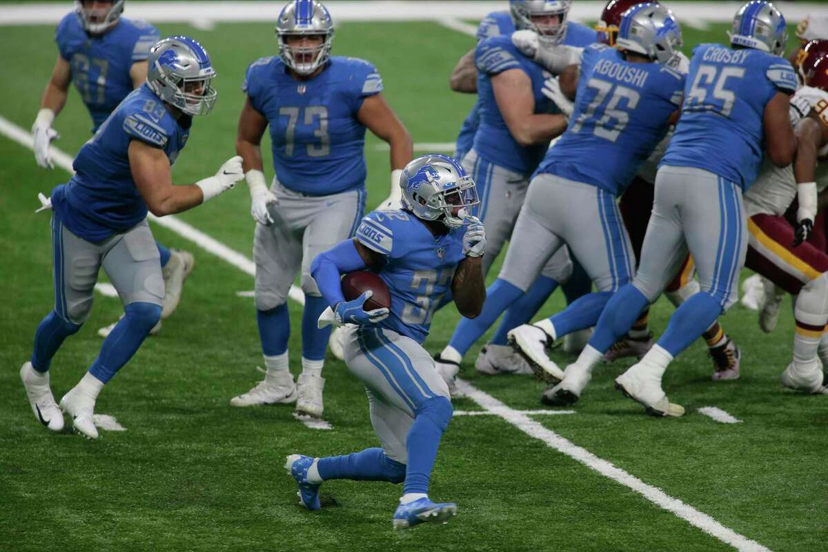 Detroit Lions running back D'Andre Swift (32) is tackled by