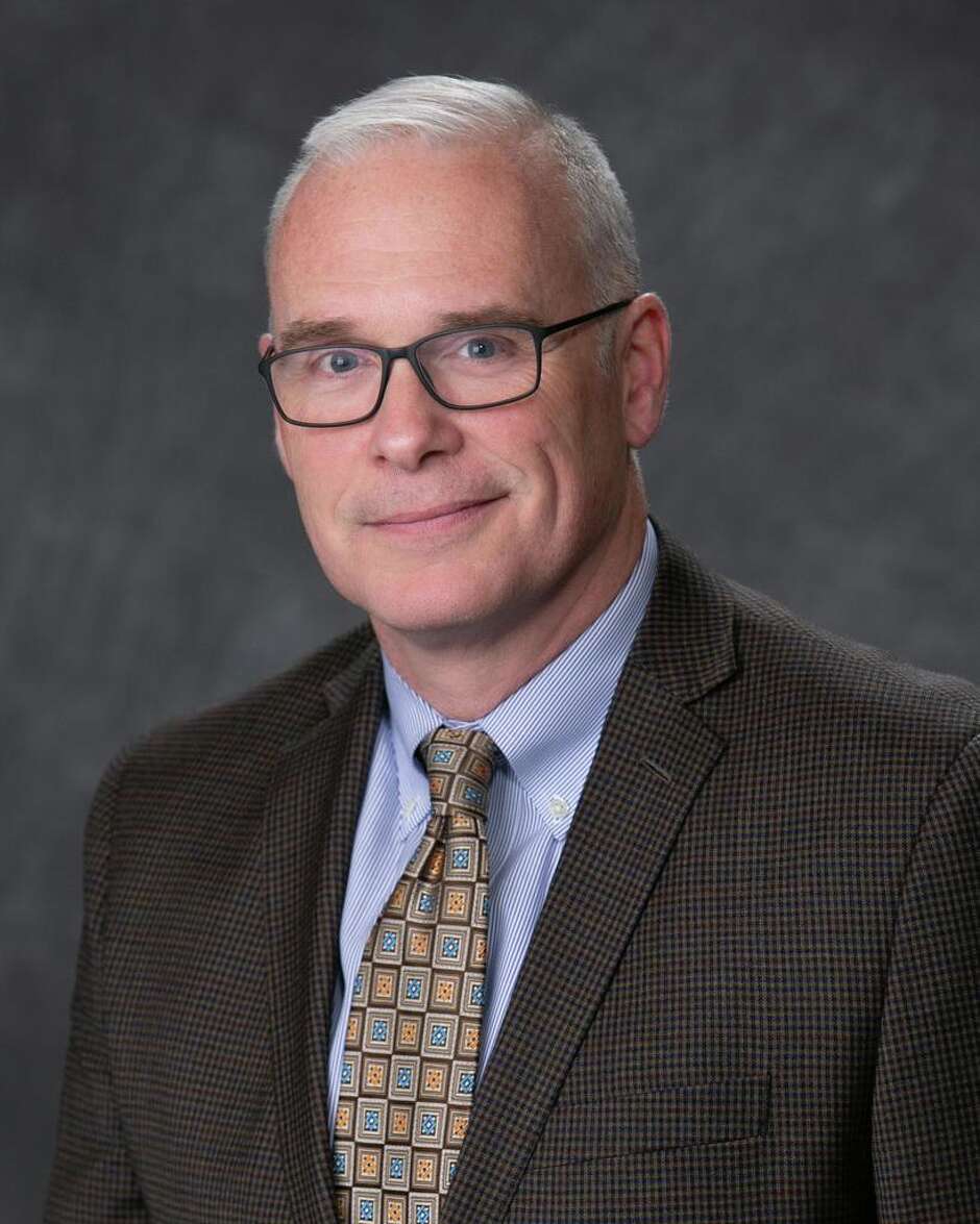 CT superintendents group lauds Guilford schools chief for ‘his courage