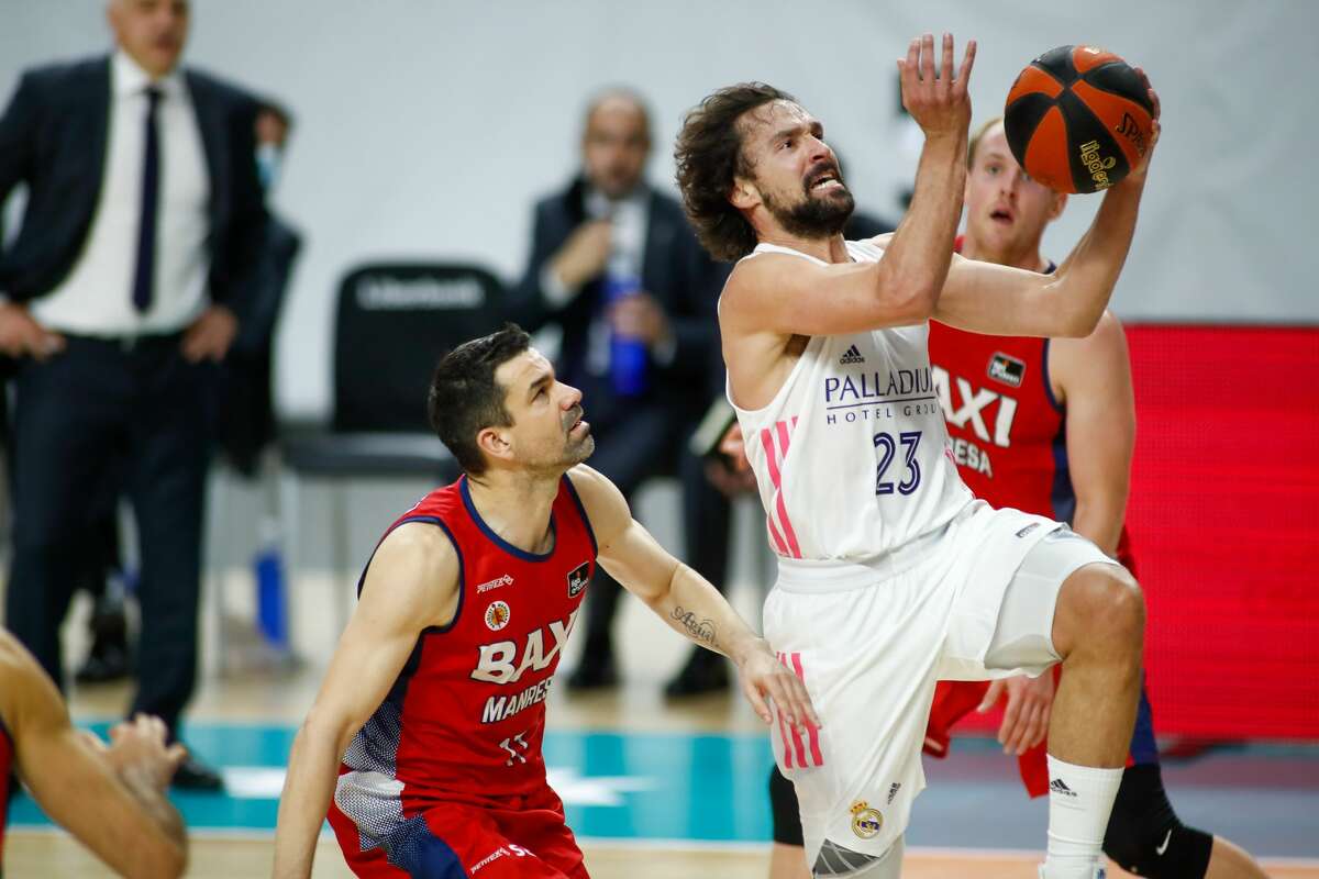 MADRID, SPAIN - NOVEMBER 22: Sergio Llull of Real Madrid and Rafael Martinez of Manresa in action during the spanish league, Liga ACB Endesa, basketball match played between Real Madrid and Baxi Manresa at Wizink Center pavilion on November 22, 2020 in Madrid, Spain. (Photo by Oscar J. Barroso / Europa Press Sports via Getty Images)