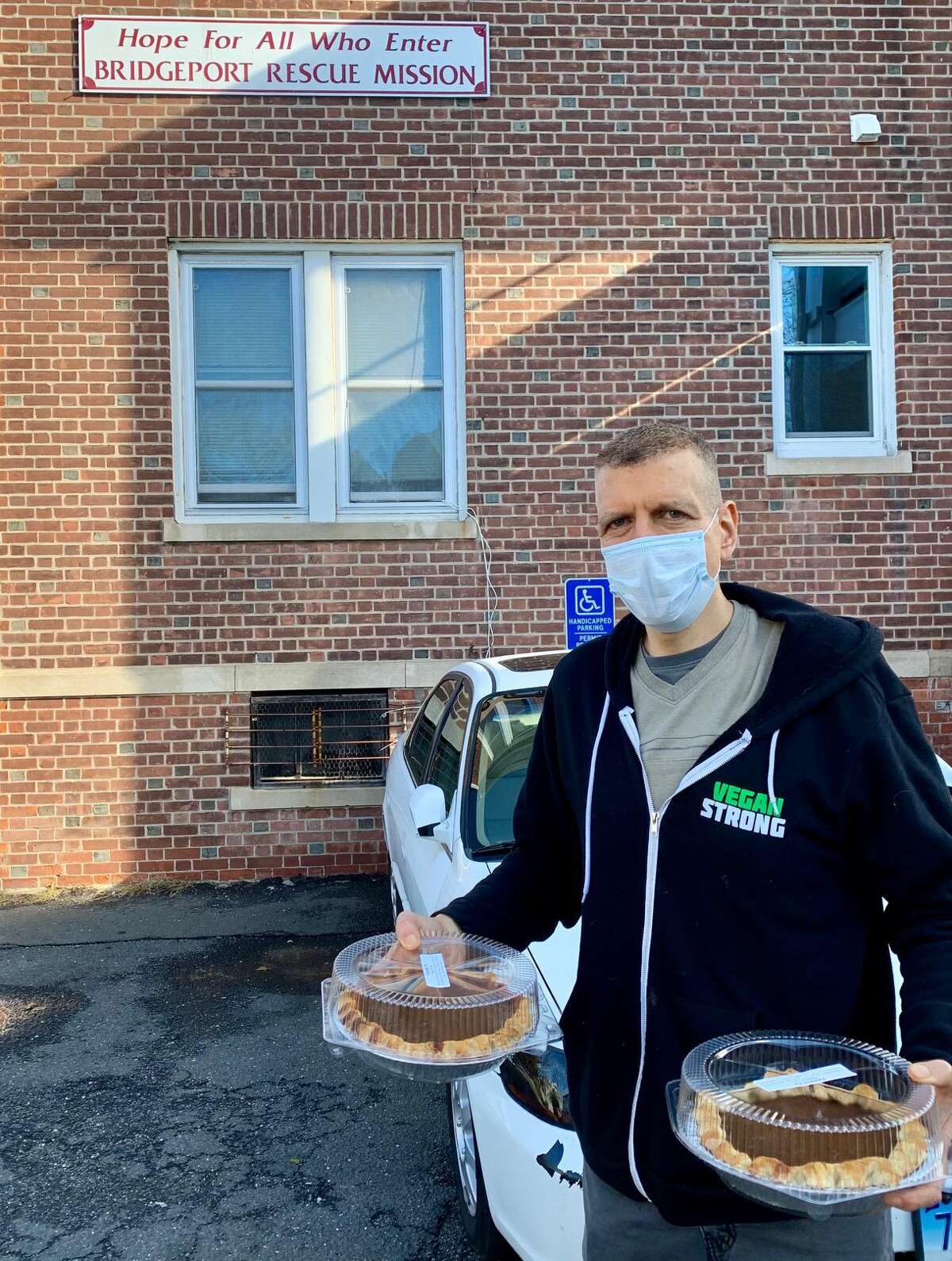 Torrington man donates vegan Thanksgiving meals to families