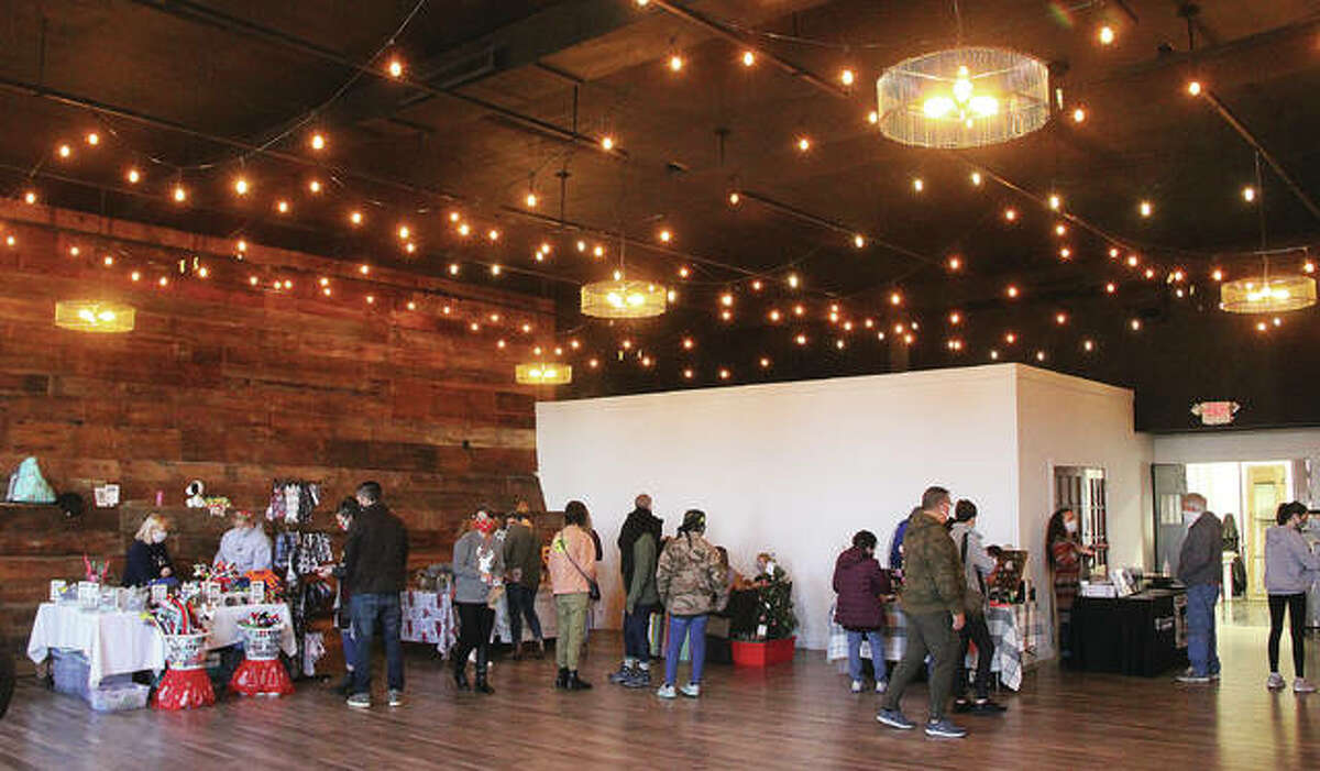 �Small but steady� crowds give small businesses, artisans