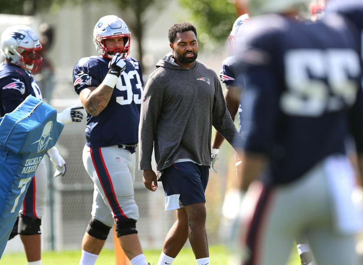 FOXBOROUGH, MA - SEPTEMBER 25: New England Patriots defensive end