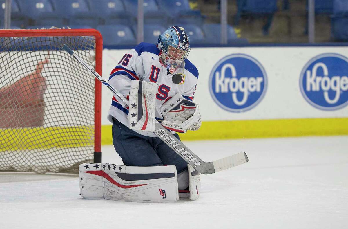Darien’s Spencer Knight, the top-rated, draft-eligible goaltender in North America, is expected to be a first-round pick at tonight’s NHL Entry Draft in Vancouver.