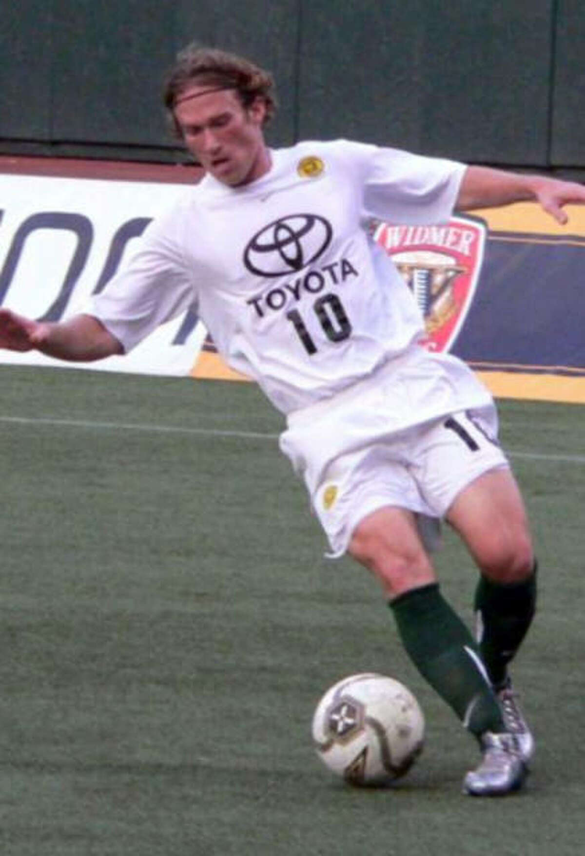 Edwardsville graduate Luke Kreamalmeyer controls the ball while playing for the Portland Timbers of the USL in 2006.