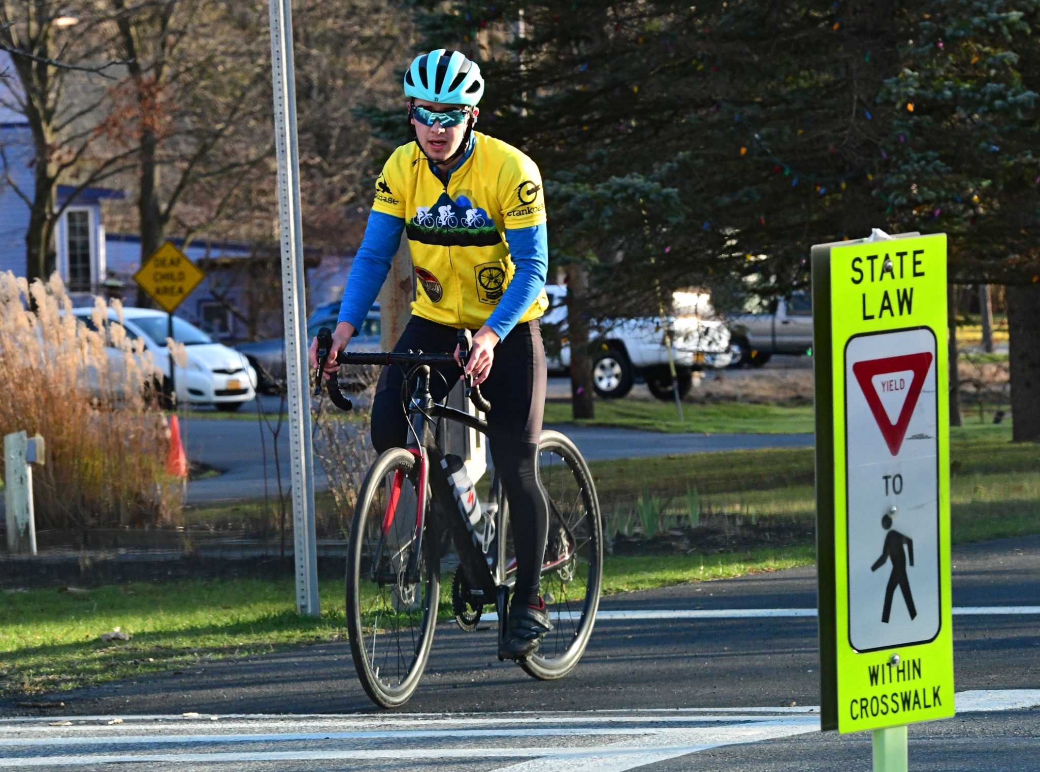 What are the rules about bicyclists using crosswalks? - Vimarsana News