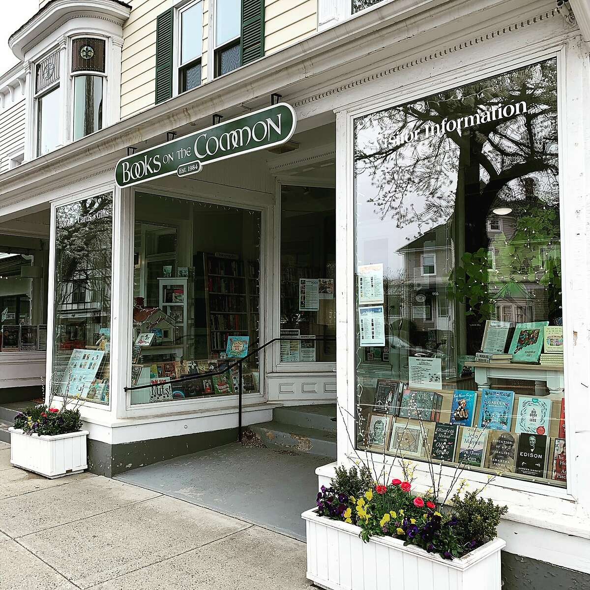 New independent book stores have been opening around CT