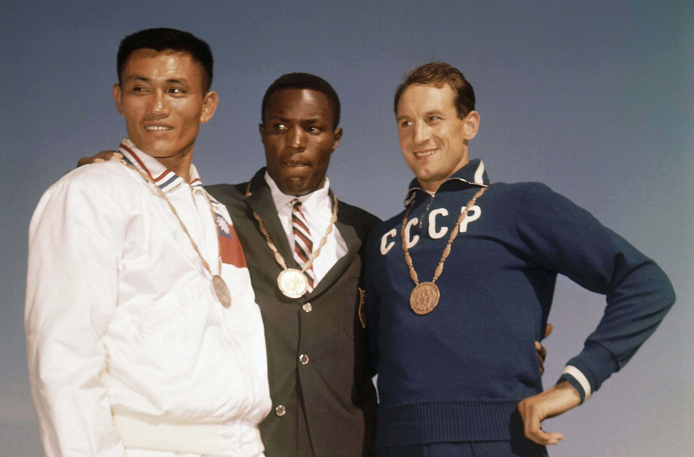 Rafer Johnson, 1960 Olympic decathlon champion, dies at age 86