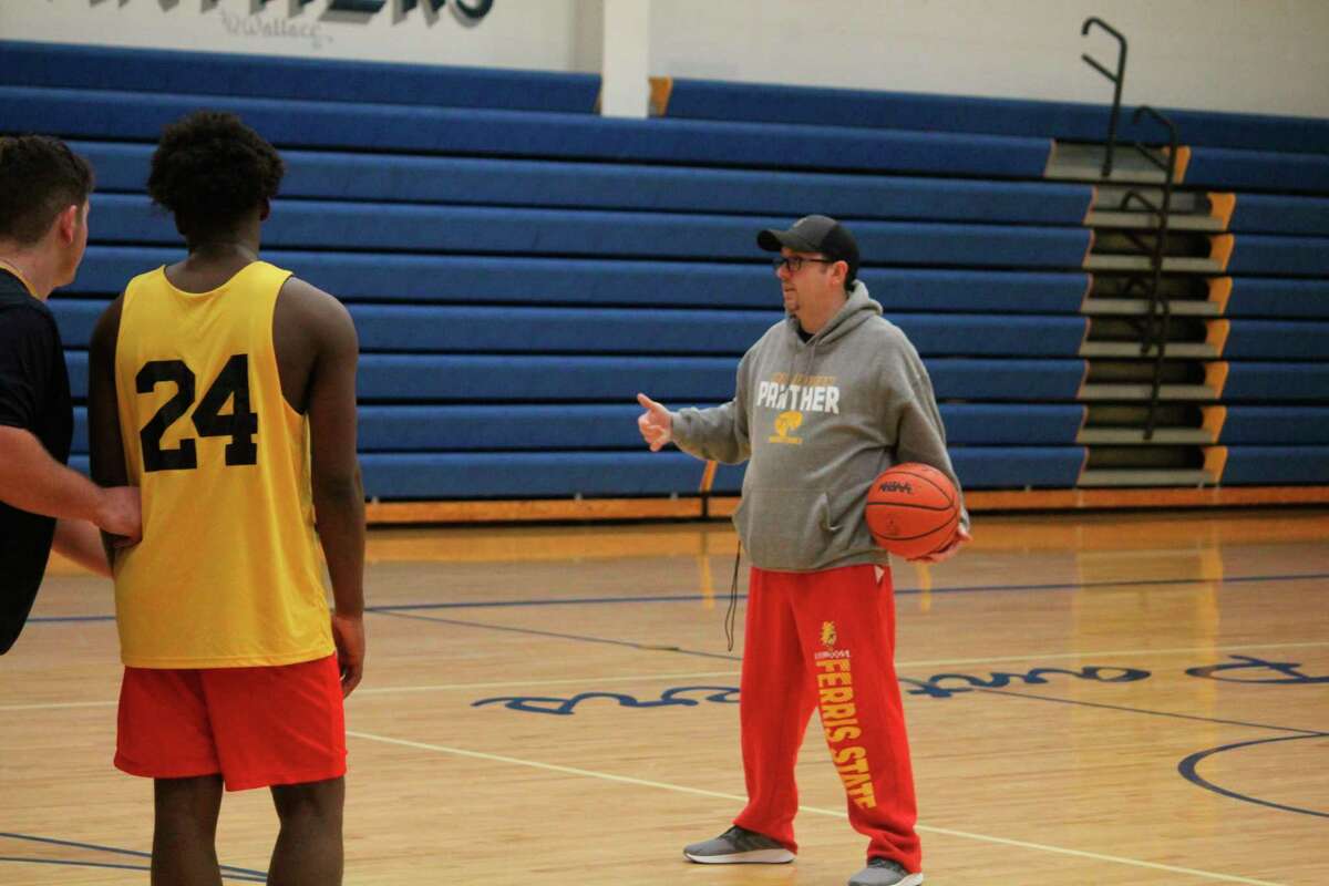 Baldwin basketball coach JJ Eads (right) is still hopeful of a 2020-21 season. (Star file contest)
