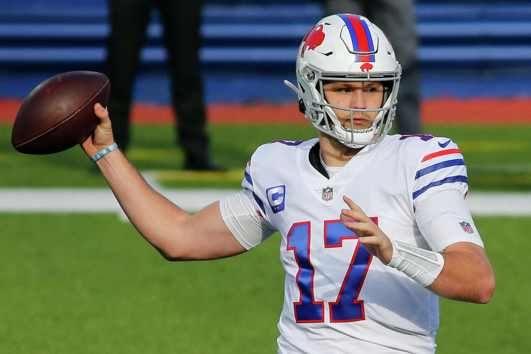 Bills QB Josh Allen gets standing ovation at Sabres game