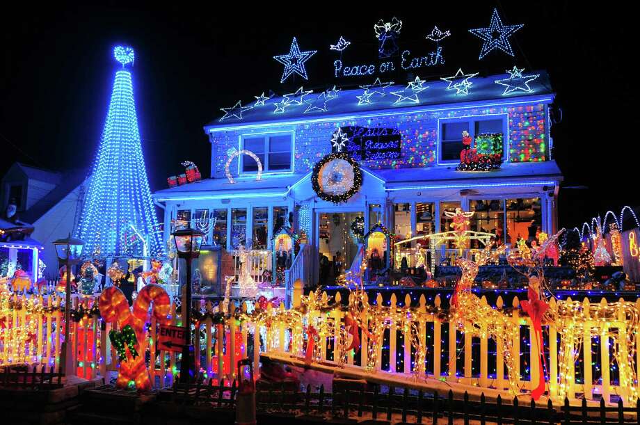 A house decorated for the holidays. Photo: Christian Abraham / Hearst Connecticut Media File / Connecticut Post