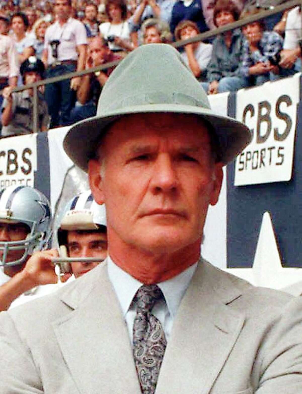 During his career as head coach of the Dallas Cowboys, did Tom Landry  always wear a suit and fedora during games? Quora
