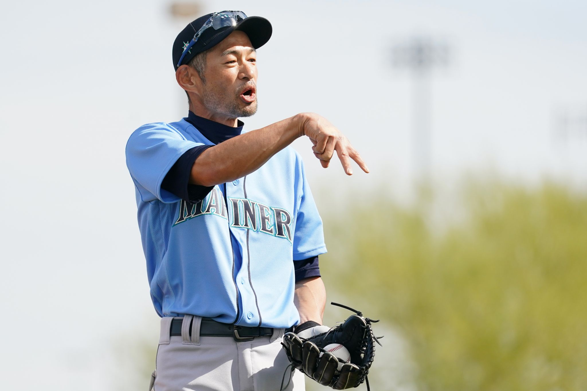 Former Seattle Mariners superstar Ichiro Suzuki visits Chiba Meitoku High  School to hold a clinic for the baseball club students in Chiba City, Chiba  Prefecture on Dec. 3, 2021. ( The Yomiuri