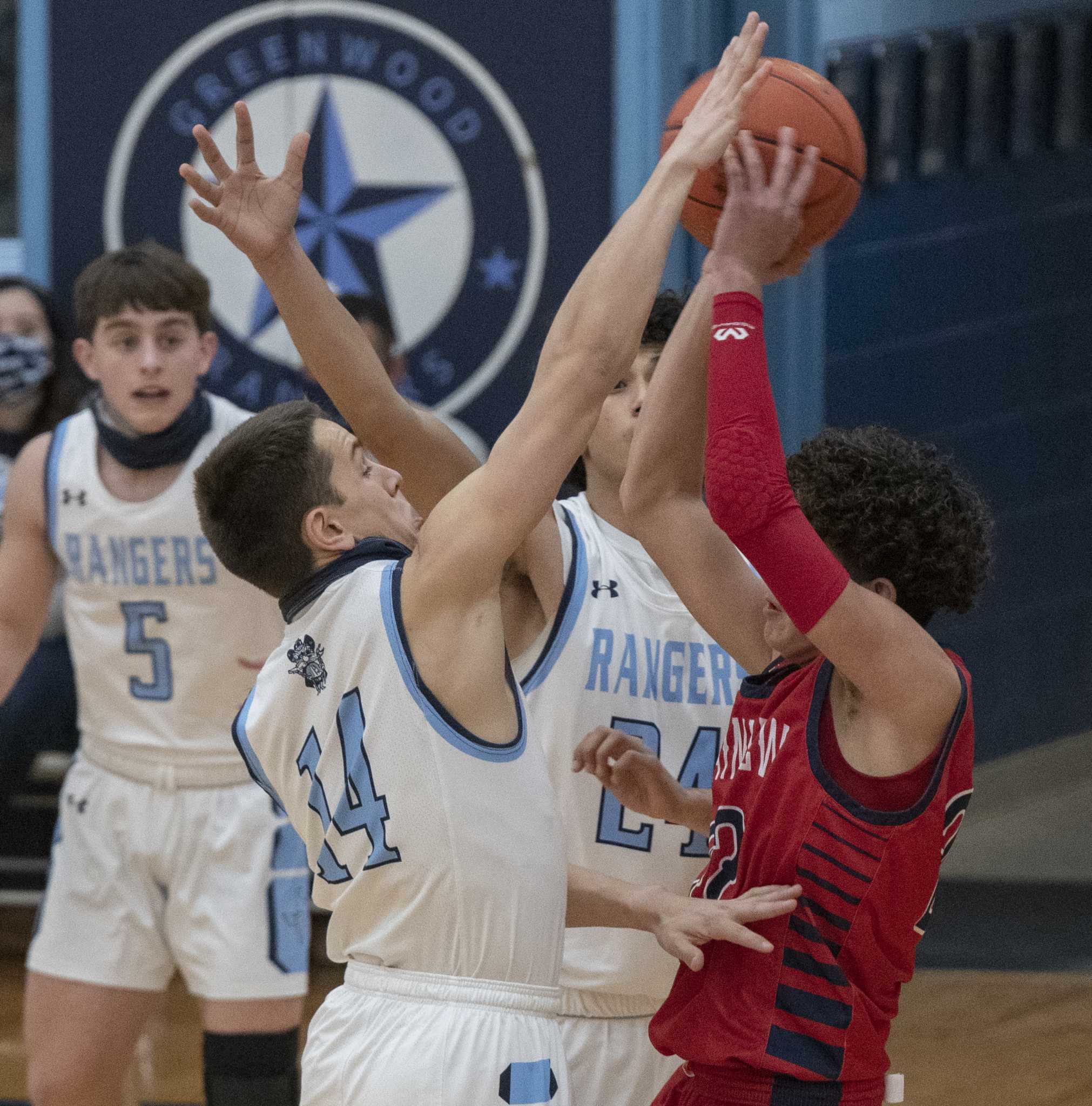 HS BOYS BASKETBALL Plainview holds off Greenwood, Yeates in tight game