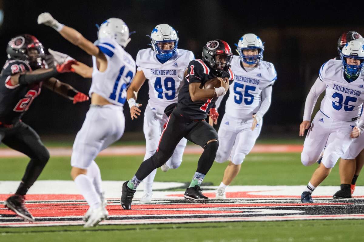 Port Arthur Memorial completes undefeated season, blows out Friendswood