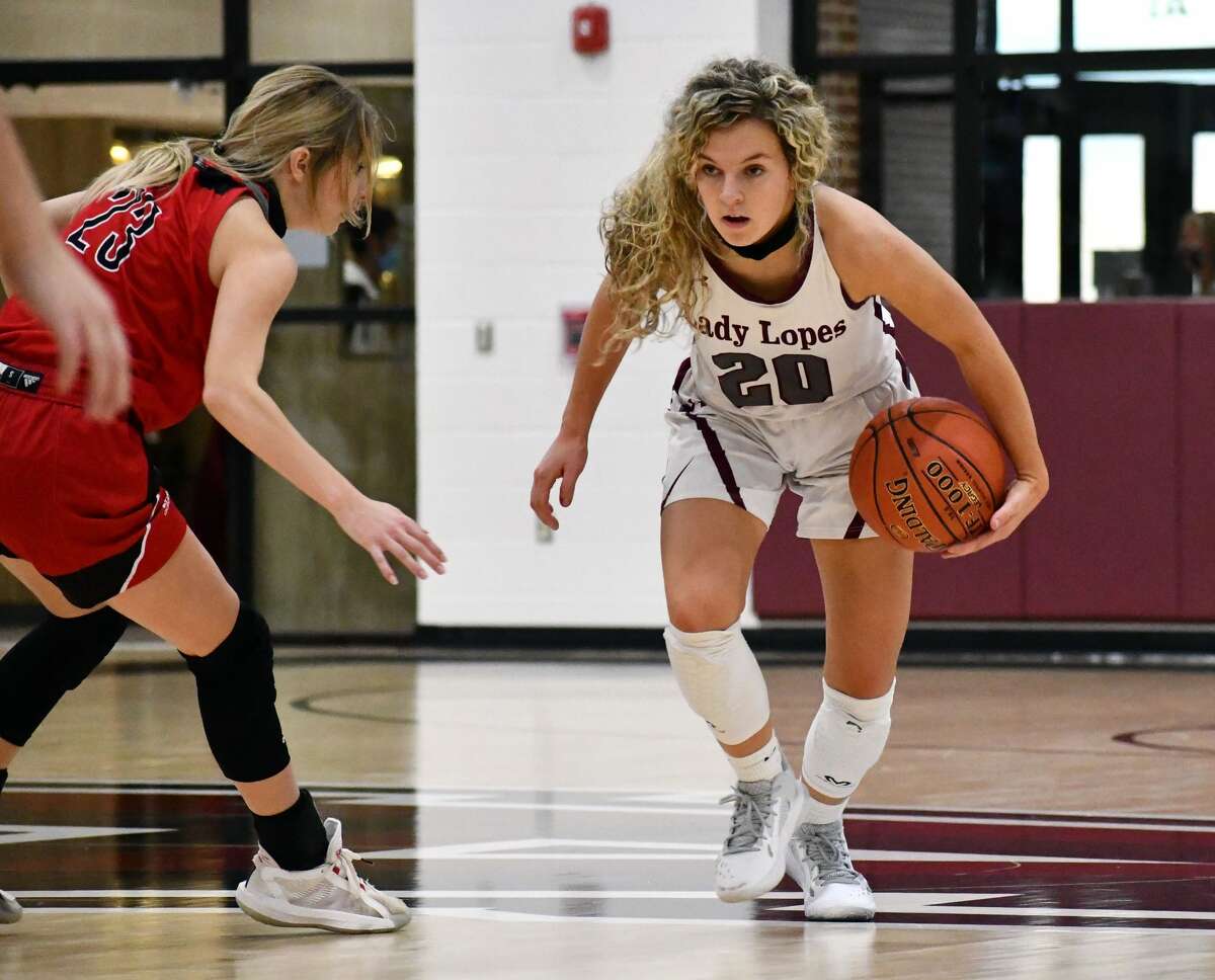 Abernathy hosted New Home in a basketball doubleheader on Nov. 5, 2020 at Abernathy High School. The Lady Lopes fell 40-34 and the Antelopes suffered a 61-53 defeat.