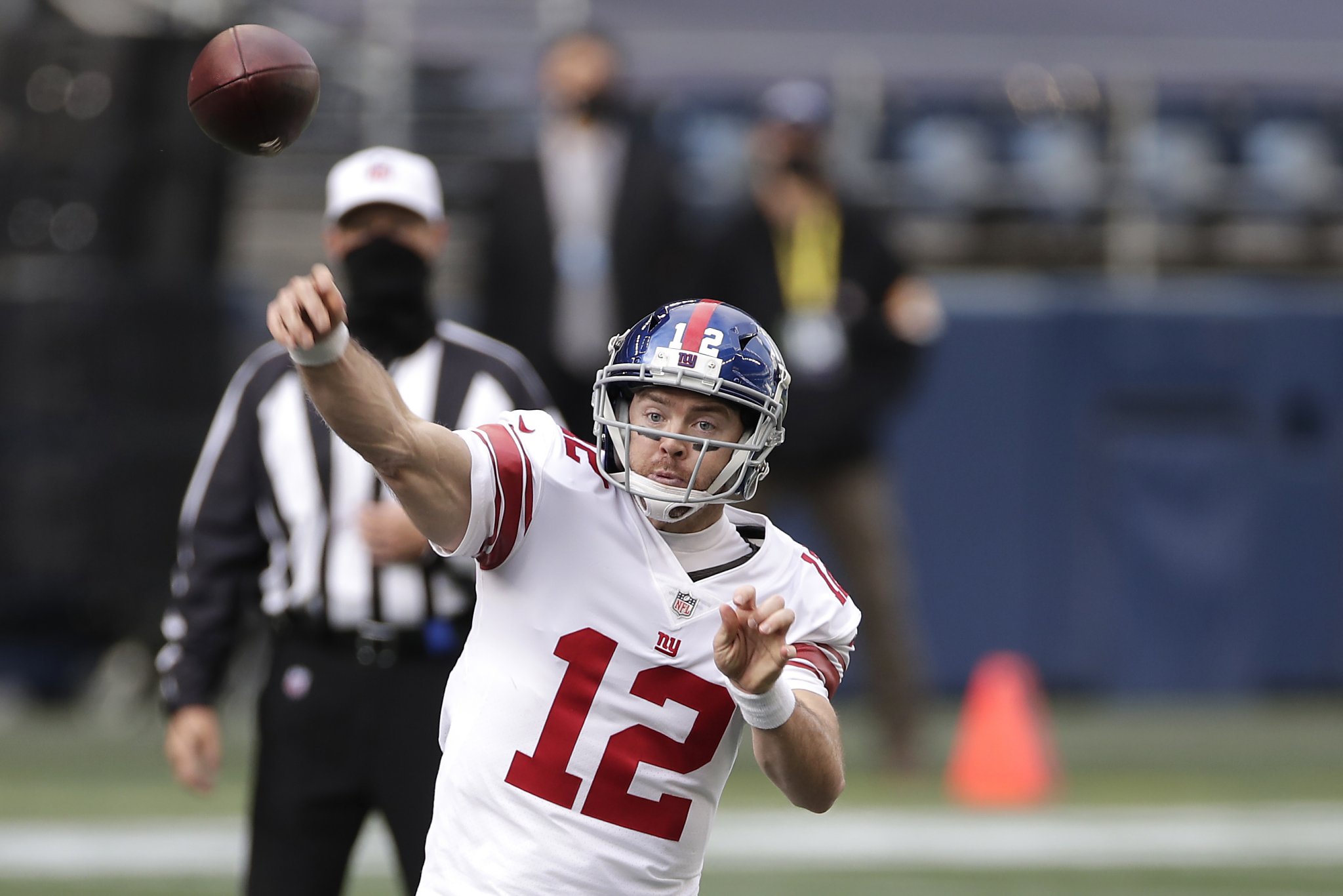 Giants upset Seahawks in Seattle, 17-12