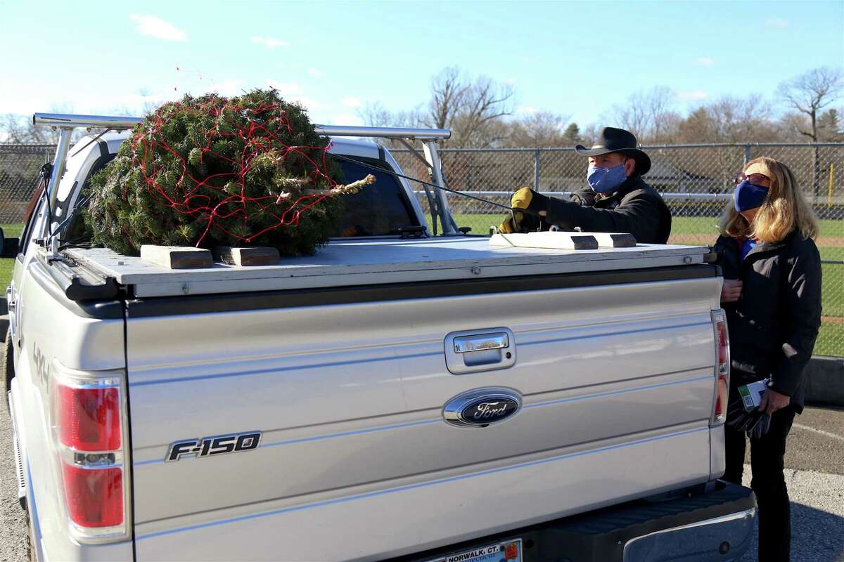 Sold out Noroton Heights’ Christmas trees, wreaths gone in record time this year in Darien
