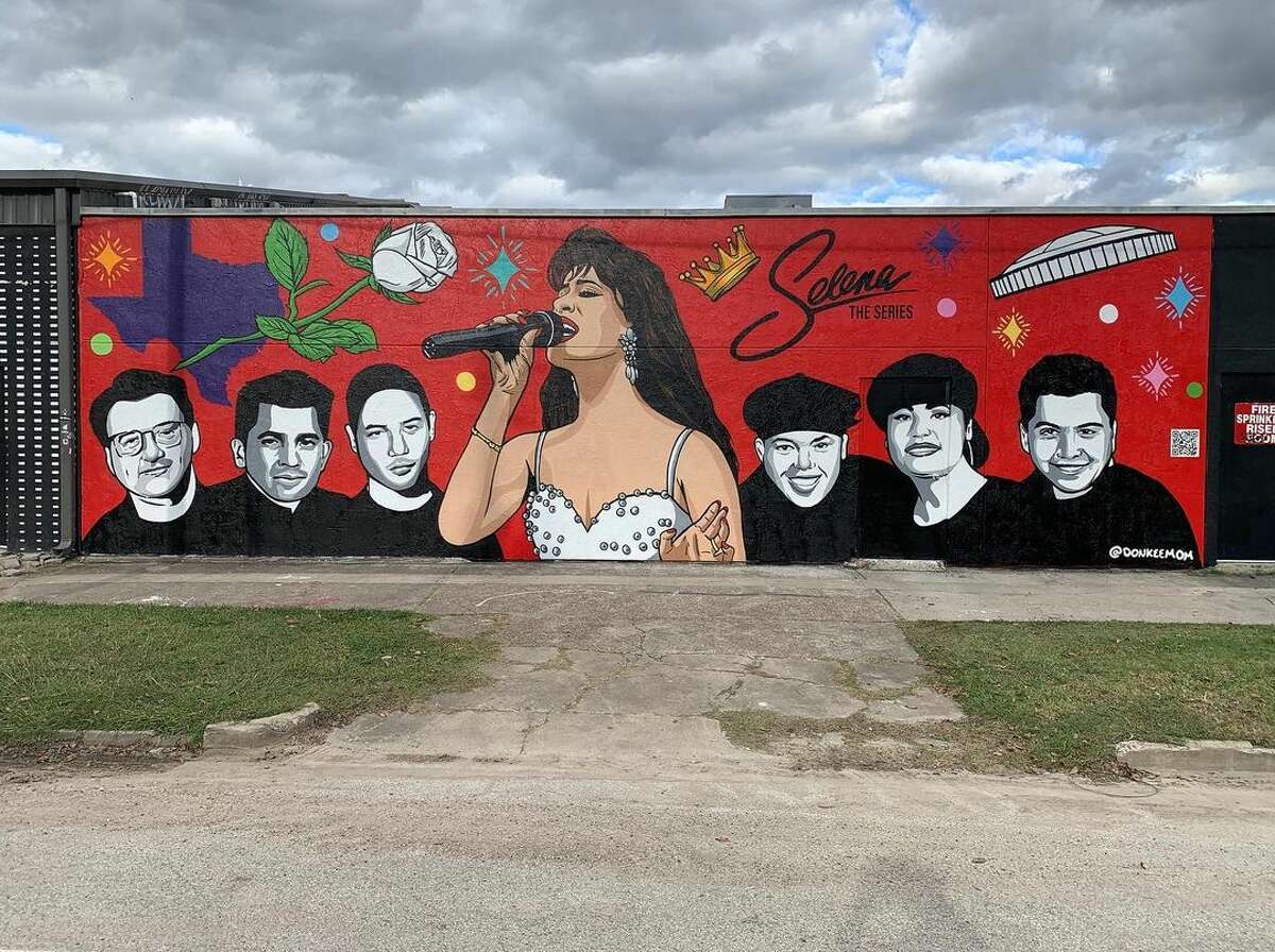 Donkeemom creates stunning mural honoring 'Selena The Series'