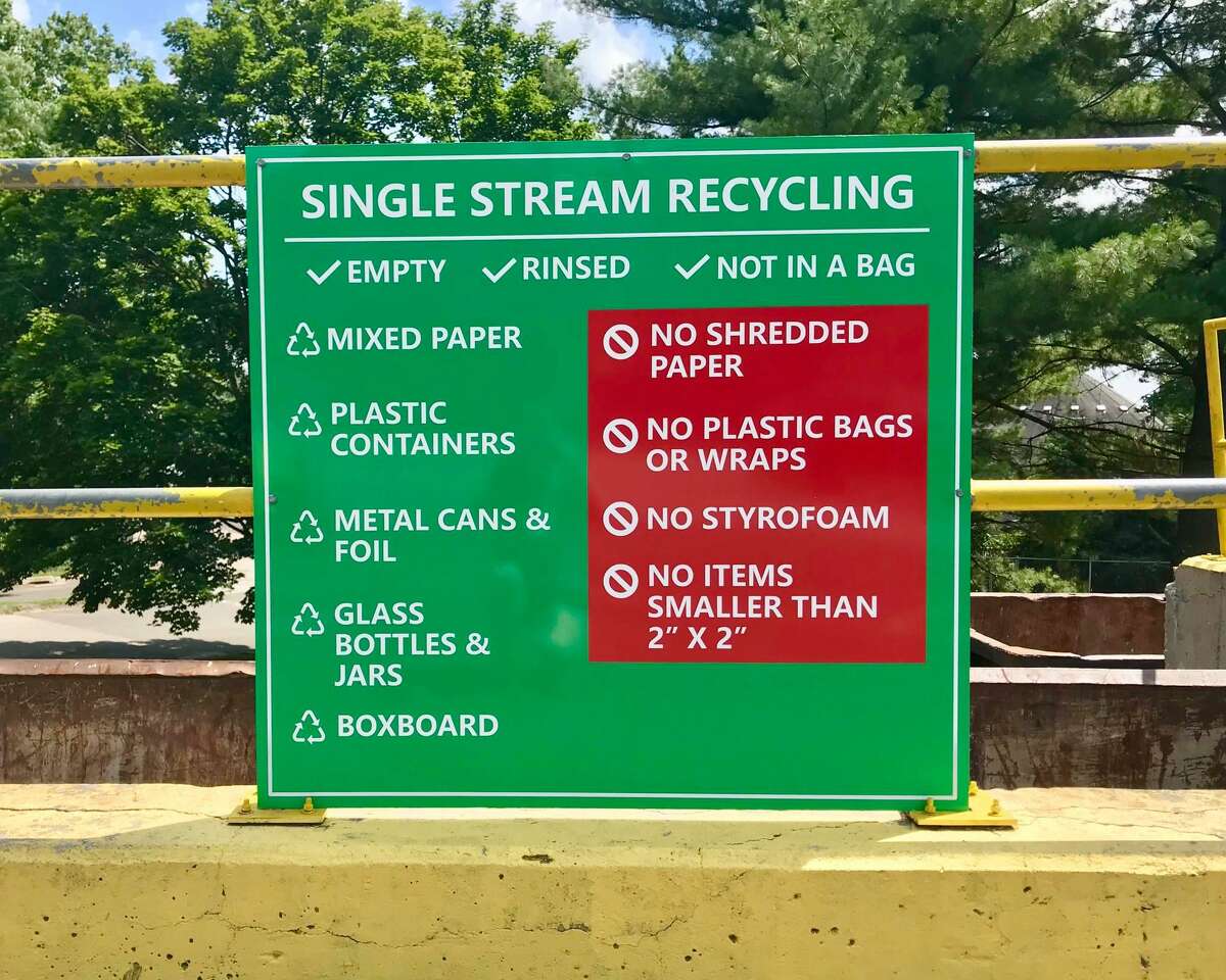 The single stream recycling sign at the Darien Refuse and Recycling Center.