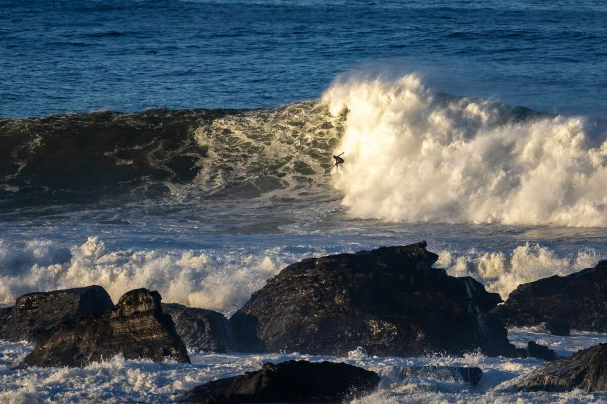 3-story monster waves draw surfers to Mavericks: 'Biggest ...