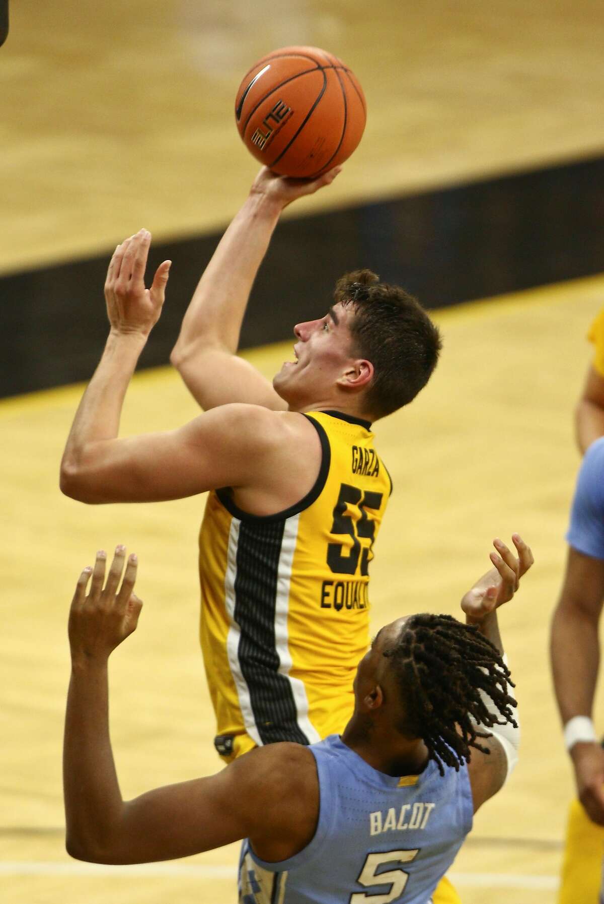 Hawkeyes hold off Tar Heels, win opener